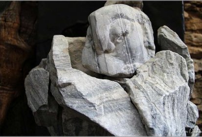 Joucas, sculpture "la Force primitive"