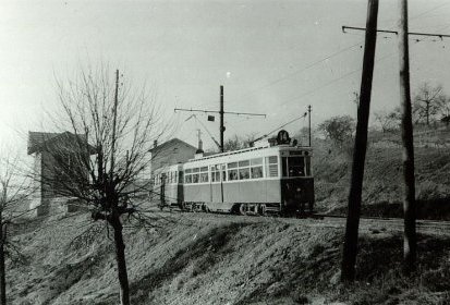 le tramway 14 dans la montée (©Photo A. Arthur, Coll N. Husson)
