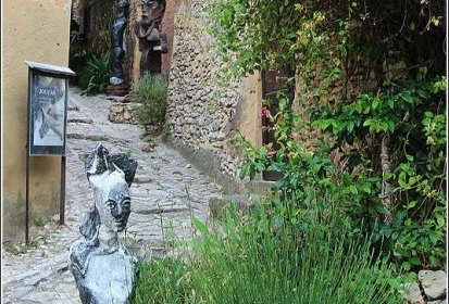 Joucas, sculptures