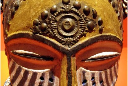 Masque de type Bwoon chez les KETE