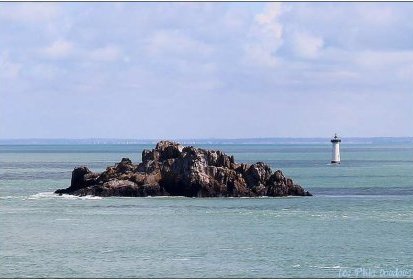 Cancale - l'île et le phare du Herpin