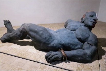Ousmane Sow - Lutteur couché (1989) composite