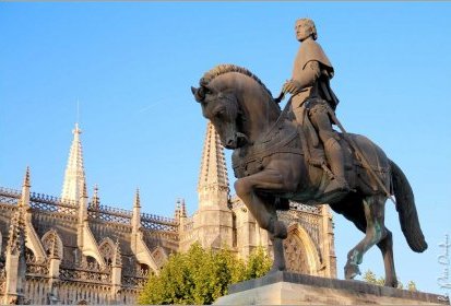 Batalha - statue de Dom Nuno Alvares Pereira