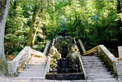 Buçaco - escalier monumental de la Fonte Fria (Fontaine Froide)