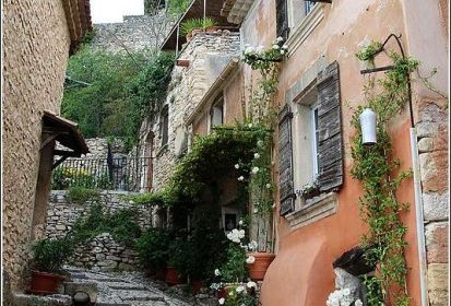 Joucas, ruelle en calade