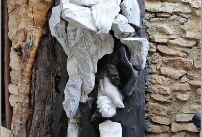 Joucas, sculpture "la Force primitive"