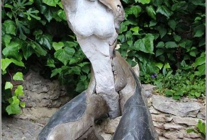 Joucas, sculpture "Eveil"