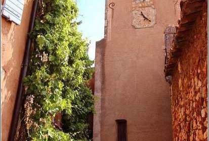 Roussillon : porte du beffroi