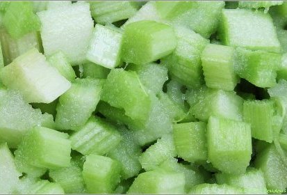 Rhubarbe coupée en dés