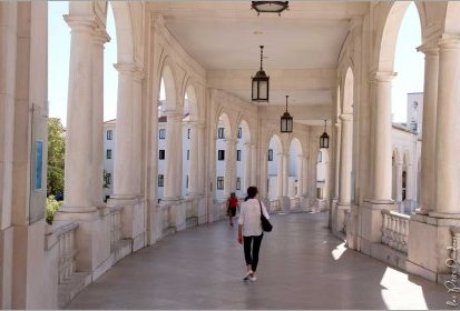 Fatima - Basilique de Notre-Dame du Rosaire (colonnade)