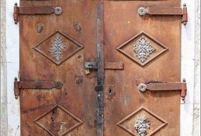 Et, pour terminer : une porte (Mostar)