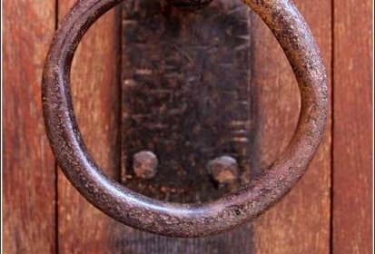 Roussillon : porte