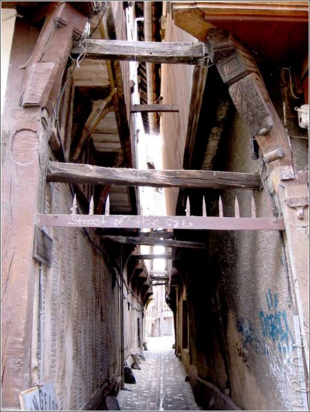 Troyes - ruelle des Chats {JPEG}